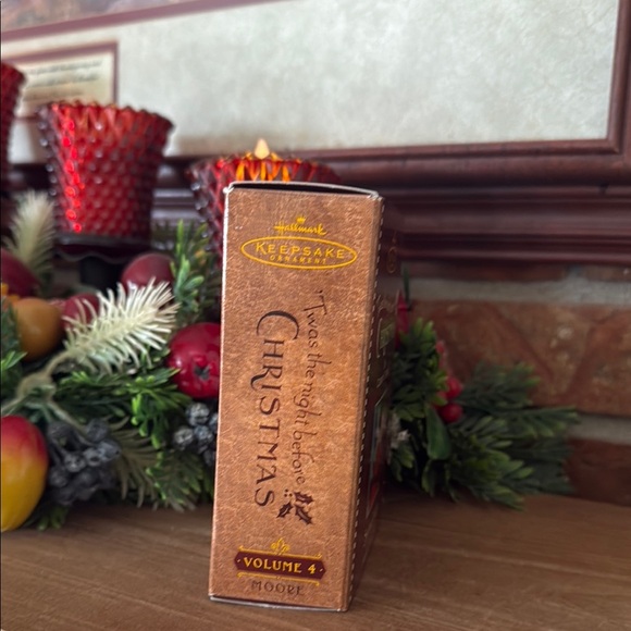 Hallmark Keepsake 'Twas the Night Before Christmas Book - Picture 4 of 4